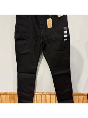 Levi’s 311 Shaping Skinny Jeans Black Stellar Stretch 33x30 NWT